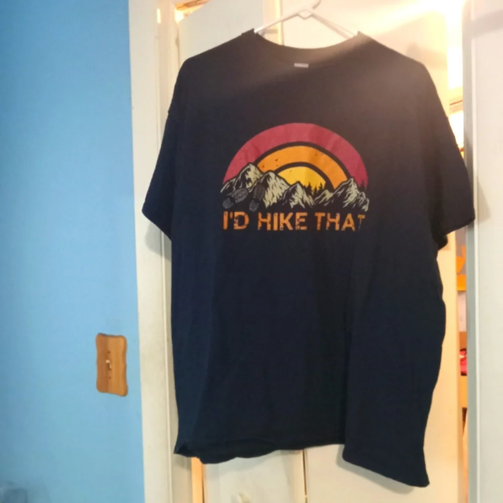 💙🧡💛  Mens Size XL Gildan "I'd Hike That" Graphic Tshirt Funny Humor Joke Top - Picture 3 of 3